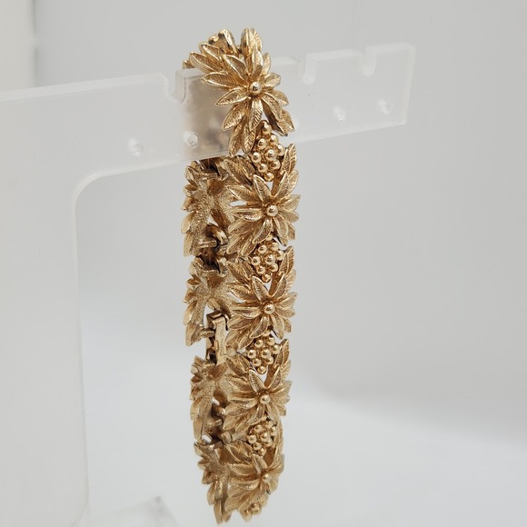 Sarah Coventry Jewelry - Vintage Floral Leaf Textured Link Bracelet Sarah Coventry Elegant Collectible